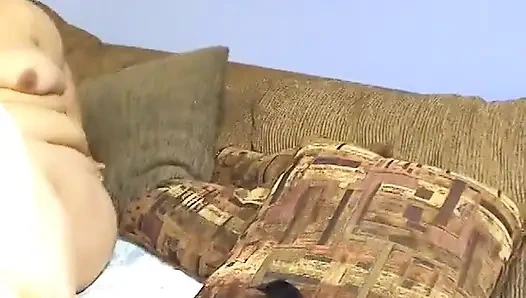 Cachonda gordo consigue coño tocado y follado por cinturón