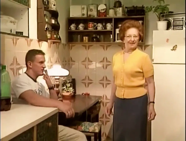 Nine kıllı amcık mutfakta sikişiyor