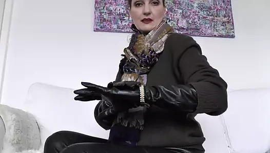 Kol saatleri ve uzun deri eldivenler joi lady victoria valente