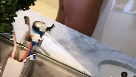 Olympipa montana valance ayna selfie 2'de tamamen çıplak