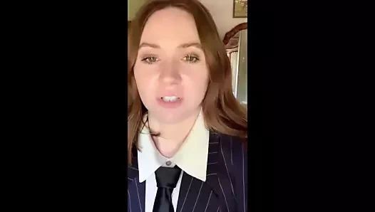 Karen Gillan 'barutlu milkshake' için baskı yapıyor