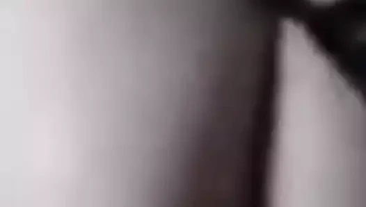 String sur le coter tel une chienne de rue