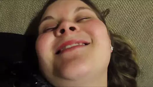 Kahrolası tombul eş var bir şişman kıllı kedi ve sarkık memeler