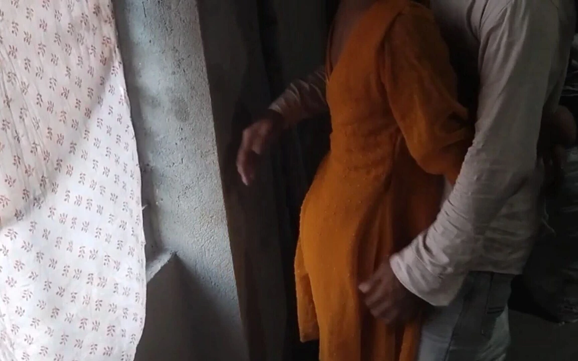 Kız arkadaş seks yapmak için güçlü bir arzuya sahipti, ancak erkek arkadaş istekli değildi, bu yüzden kız arkadaş gitti.