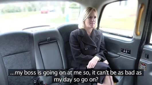 Sahte taksi olgun milf gets ona büyük kedi dudaklar gergin açık