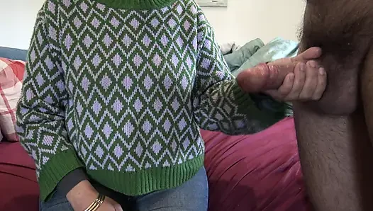 Gerçek üvey anne 40 yaşındaki bakire üvey oğluna mastürbasyon yapıyor