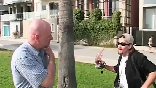 Sarışın ve esmer hatunlarla baştan çıkarıcı ayak fetişi oyunu