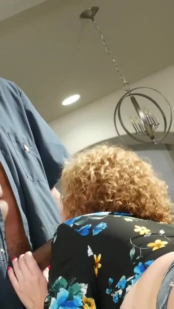 Захватывающий момент из "Зрелые Dee Williams и Sara Jay отдолбили Shaundam"