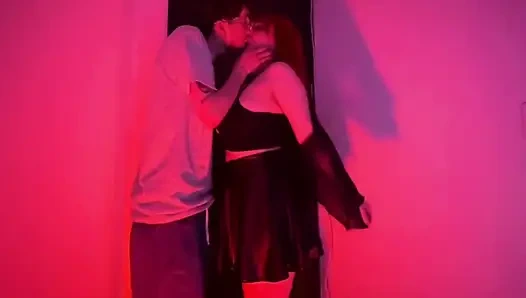 Kızıl Saçlı Partide Dans Eden Gece Kulübü'nün Banyosu'nda Benimle Sona Eriyor