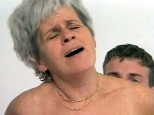 Kıllı büyükanne alır dev genç horoz