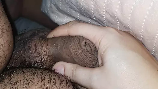 Evet, bakalım büyük bir yarağın var mı, ereksiyon halinde misin