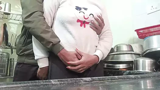 Yengenin erkek arkadaşı Ketichen sikişiyor