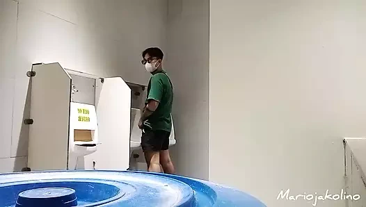 Alışveriş merkezinin içinde mastürbasyon yaptım, iyi hissettim