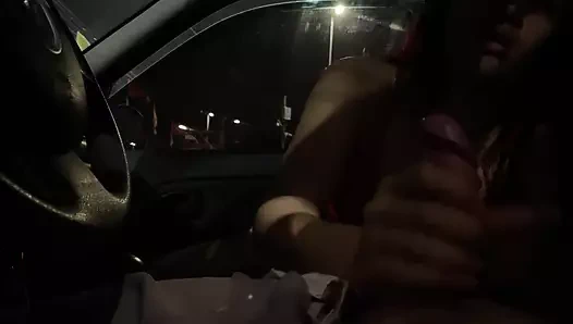 Alışverişte tanıştığım güzel yabancı park yerinde arabamda sikişmeyi kabul etti