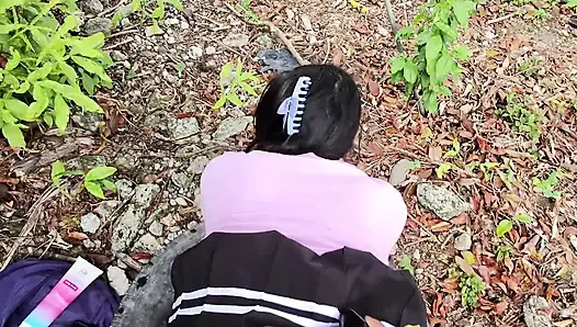 Sikini emmek ve açık havada beni sikmesini istedim, bu gerçekten hoşuma gitmek