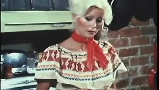 Sürtük iki adam tarafından sikiliyor ve dölleniyor nostaljik porno üçlü seks