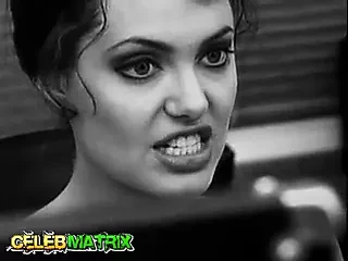 Angelina jolie - çıplakların derlemesi