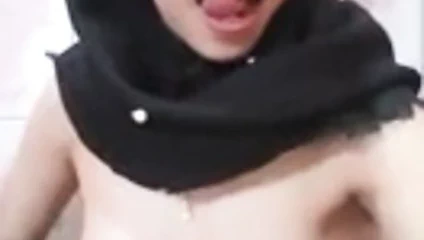Melly mastürbasyon içinde duş - Endonezya Müslüman kız (siyah)