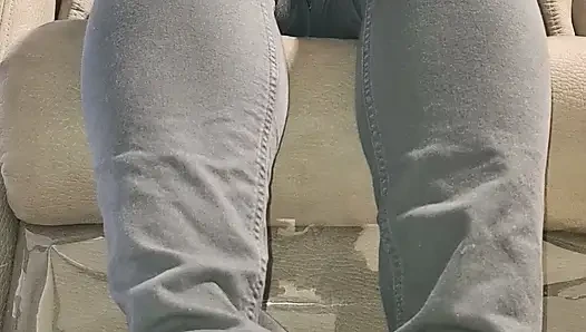 Ayaklarımda ve kirli sandaletimle görmezden gelin