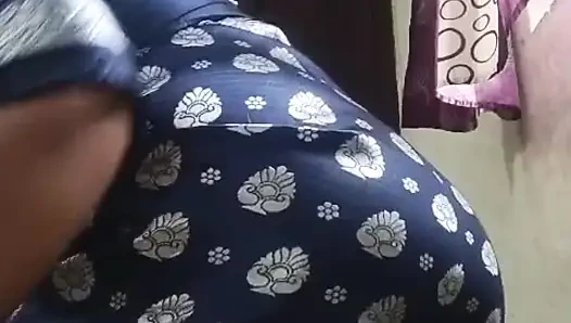 Kendi teyzen sari içinde parlıyor