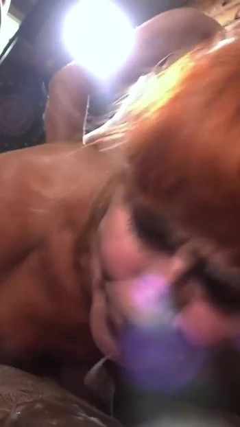 Эмоциональный момент из "Немецкая худенькая зрелая Спермарие получает киску буккаке и кримпай в гэнгбэнге для конечного пользователя"