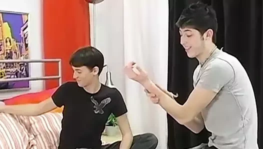 Kevin Grey ve Devin Becker Keegan Kemp ile sikişiyor