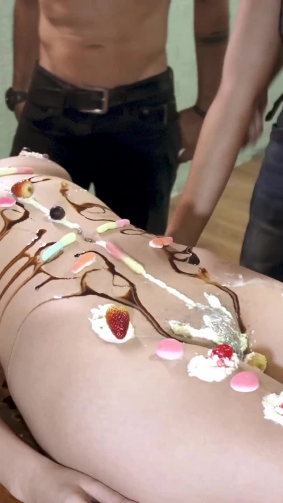 Захватывающий момент из "Молодой студентки, секс вечеринка с днем рождения"