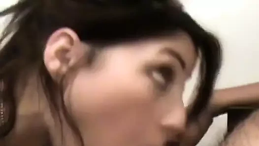 Britneys ilk kez gırtlağına kadar alıyor