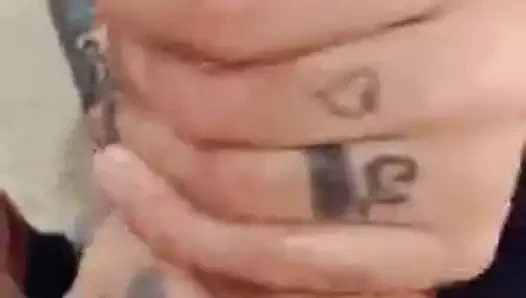 Melisa beni öpüyor