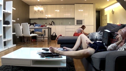 Kıvrımlı büyük göt çocuk bakıcısı kamerada yakalamak çok göğüsleri ile ayy