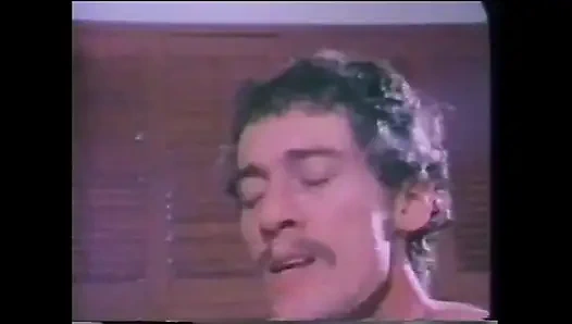 John Holmes porno dünyasının en büyük yaraklarından biri