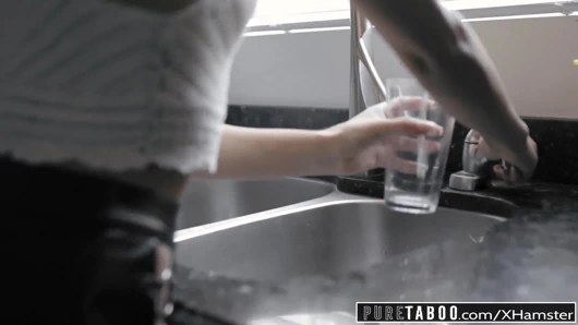 Pure tabu genç sürtük emily willis şaplak &amp; Creampie tarafından adım baba