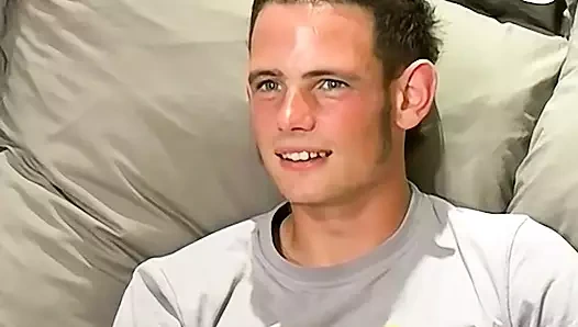 Çok güzel İngiliz amatör Jasone büyük yarağıyla tek başına mastürbasyon yapıyor