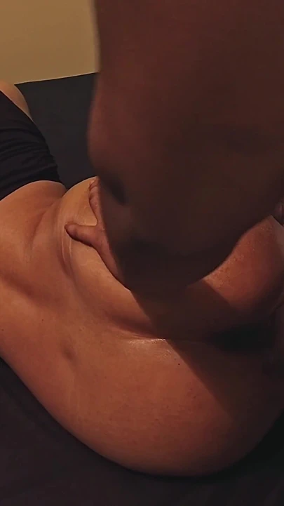 Kayınbiraderim pazara gitmeden önce odama geldi ve beni sikti.