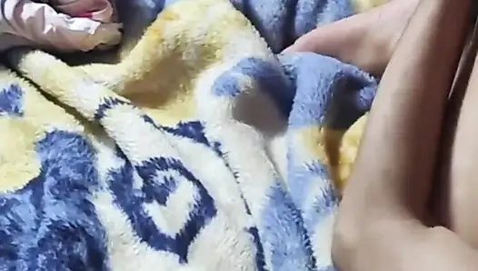 Yeni Faslı seks videosu kocasının evinde erkek arkadaşına kendini sundu.