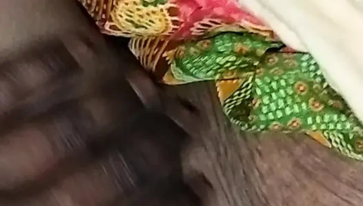 18 inçlik büyük yarak sikiliyor rupali yenge | Büyük yarak | Hintli ateşli kadın | Hintli teyze