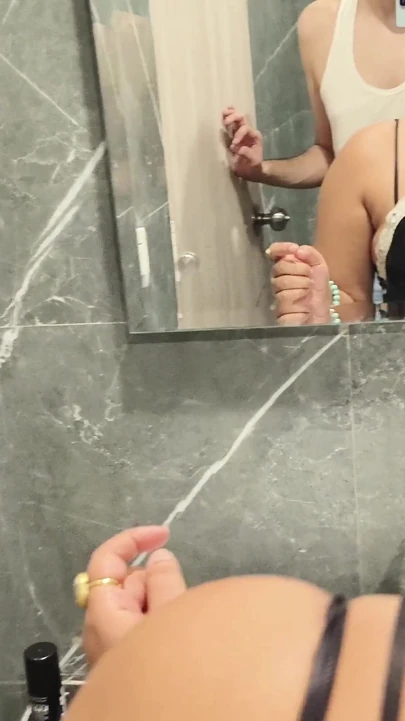 Hintli Orta Yaşlı Seksi Kadınla Banyoda Romantizmden Yatakta Sekse