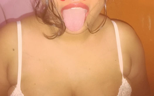 Hintli kız shahana domalarak sevimli kızı sikiyor