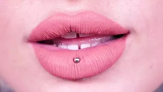 Kitty Kewpie'nin yatak zamanı oyunu kadın solosu