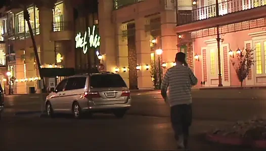 Büyük iri güzel kız büyük götünden sert sikiliyor