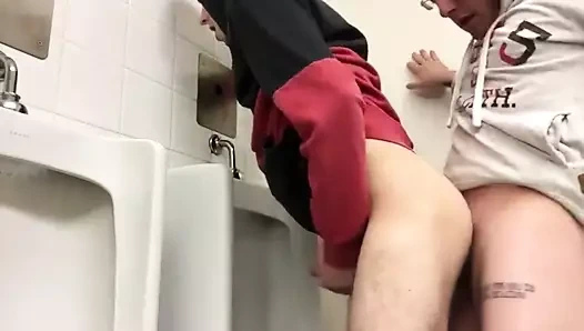 Troca troca no banheirao