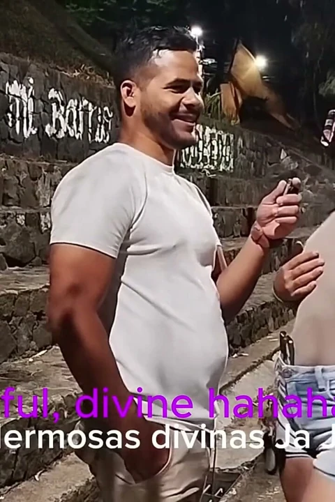 Sisterinlaw bir fenomenin onu sikmesine izin veriyor; Adam onu sikerken çığlık atmayı seviyor.