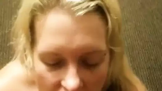 tombul sarışın yüz bakımı - pov