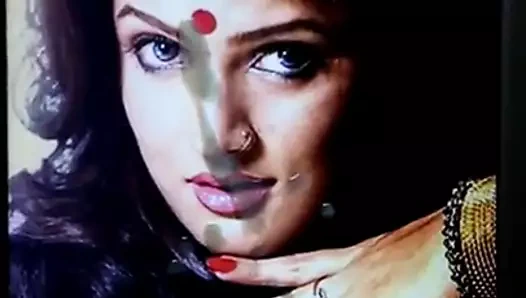 Cum üzerinde seksi srabonti dudaklar ve yüz