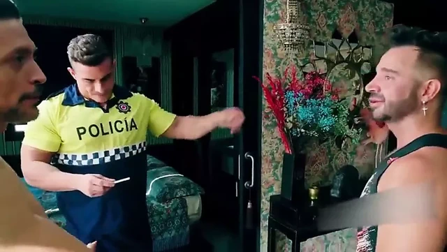 POLIZIOTTO ARRIVATO PER FARSI INCULARE - Heracles, John Rodr