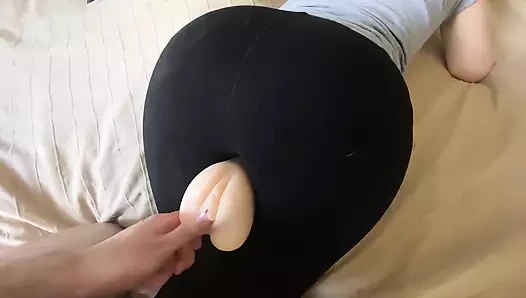 Sikiş oyuncağı ve leggins'e boşalma