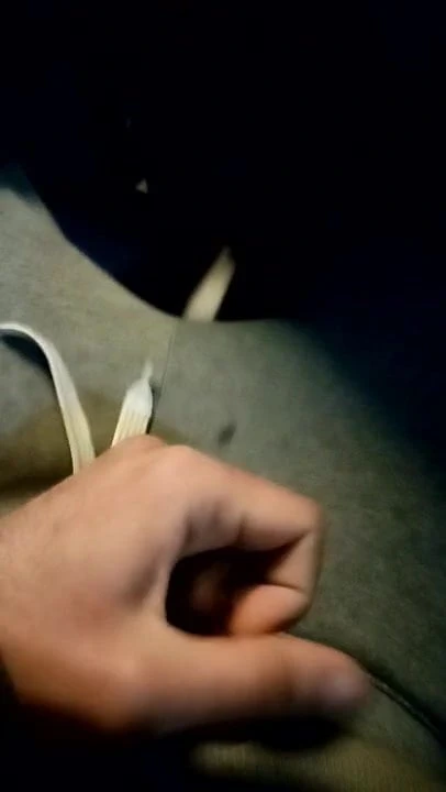 Yarağımı okşuyor 1