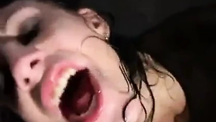 ADRIEN FAIT PRENDRE SA DOUCHE A ALAXANDRA