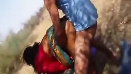 saten ipek sari hizmetçi