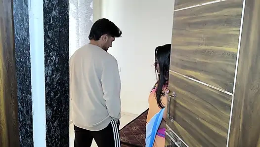 pati ke jane ke baad Bhabi ne Apne padosi ko bula kar kiye maze hardsex